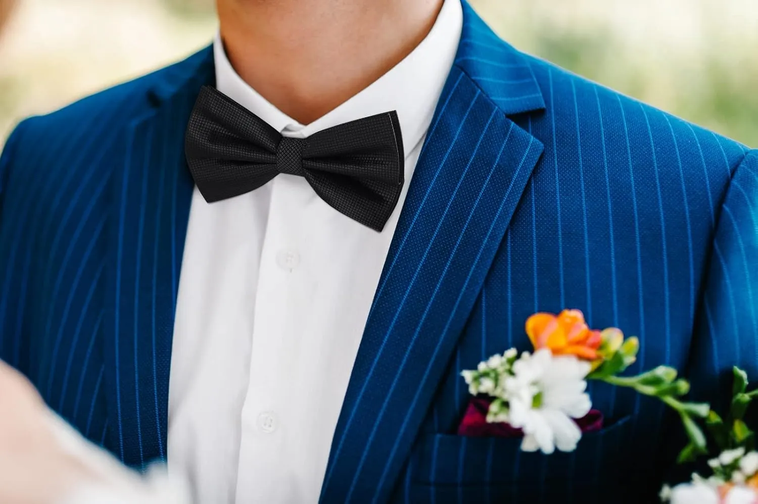 HISDERN Bow Ties for Men Solid Color Pre-Tie Bow Tie and Pocket Square Set Classic Formal Tuxedo Bowties for Wedding Party