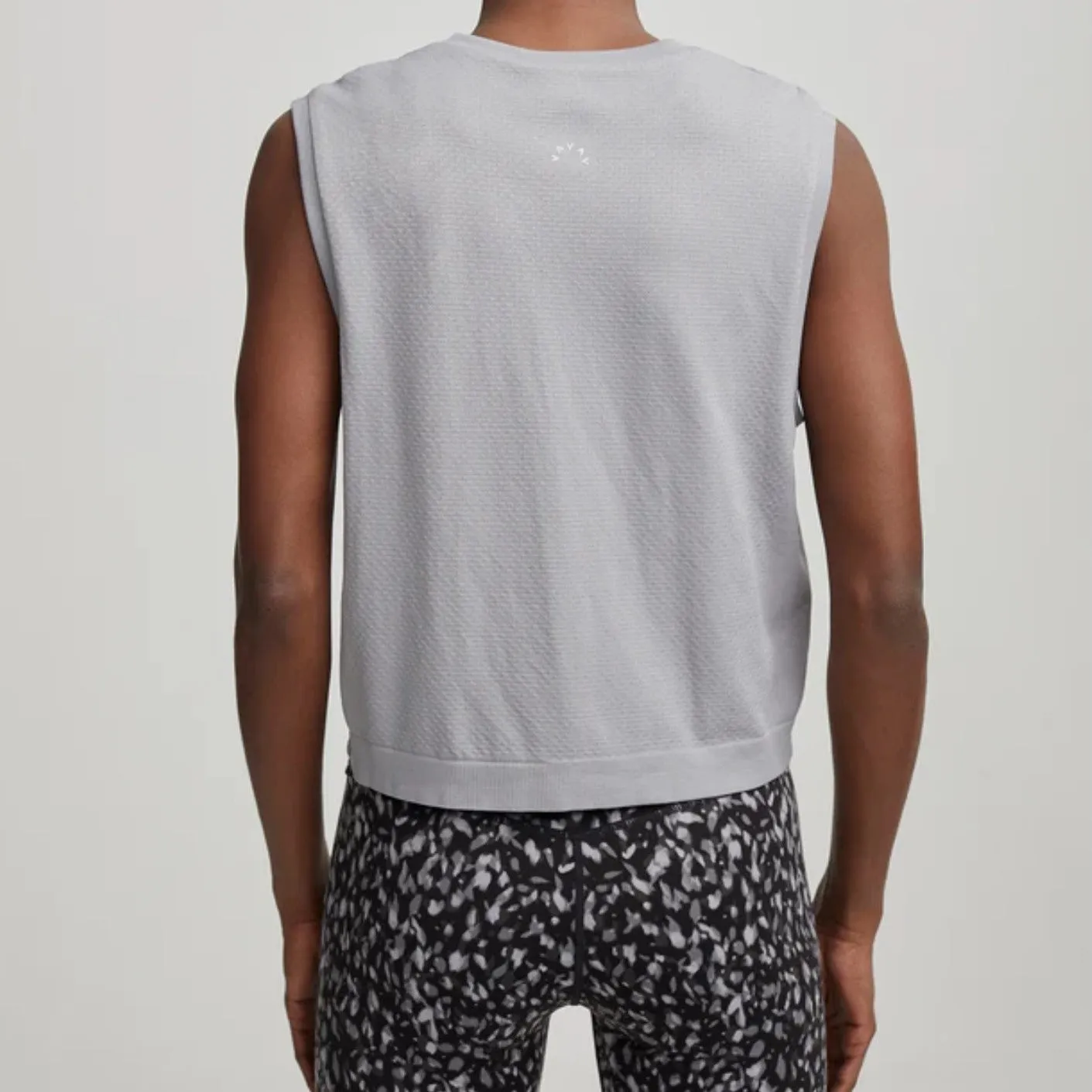 Page Seamless Crop Tank