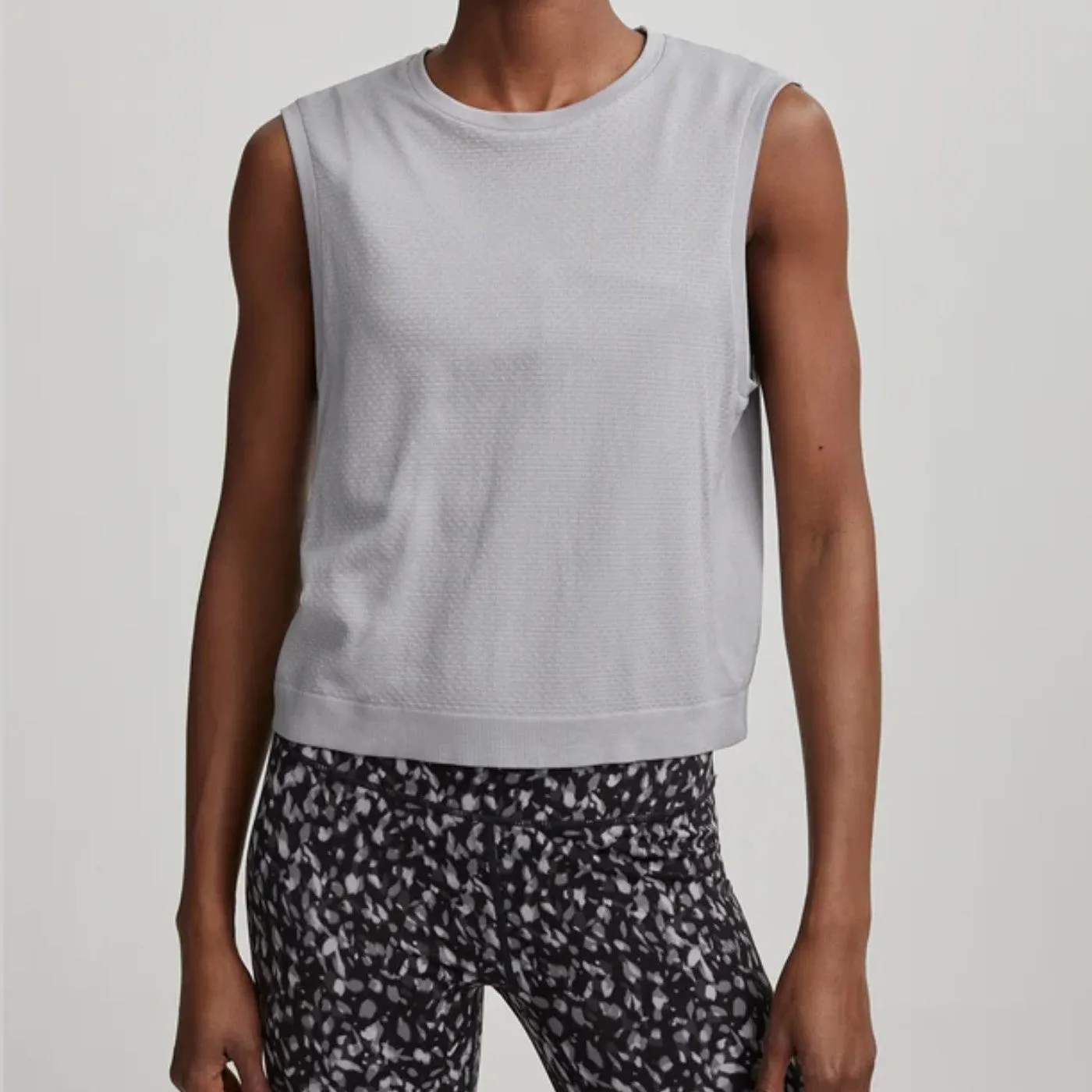 Page Seamless Crop Tank